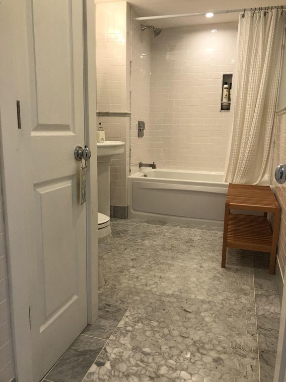 Foto del edificio - 30 Point Breeze Dr