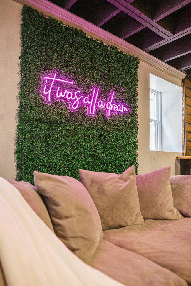 Building Photo - 2130 W Washington Blvd