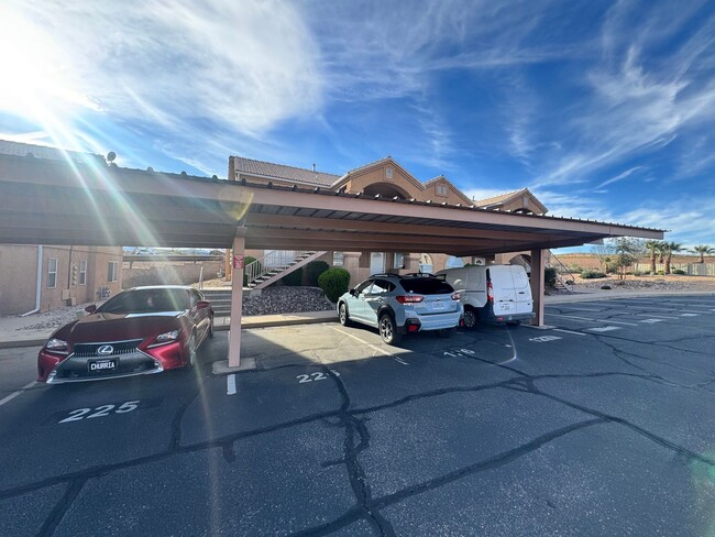 Building Photo - Wonderful La Paloma Home!