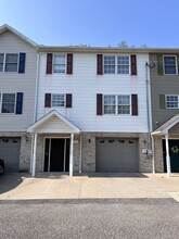 Building Photo - 848 Quadrilla St