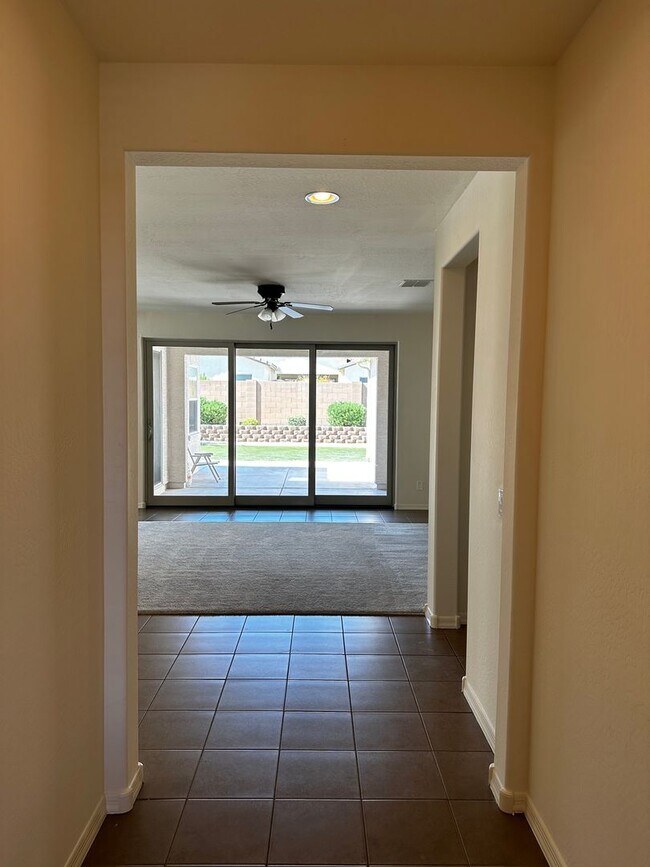Foto del edificio - 4 BD + DEN IN CORTESSA IN WADDELL
