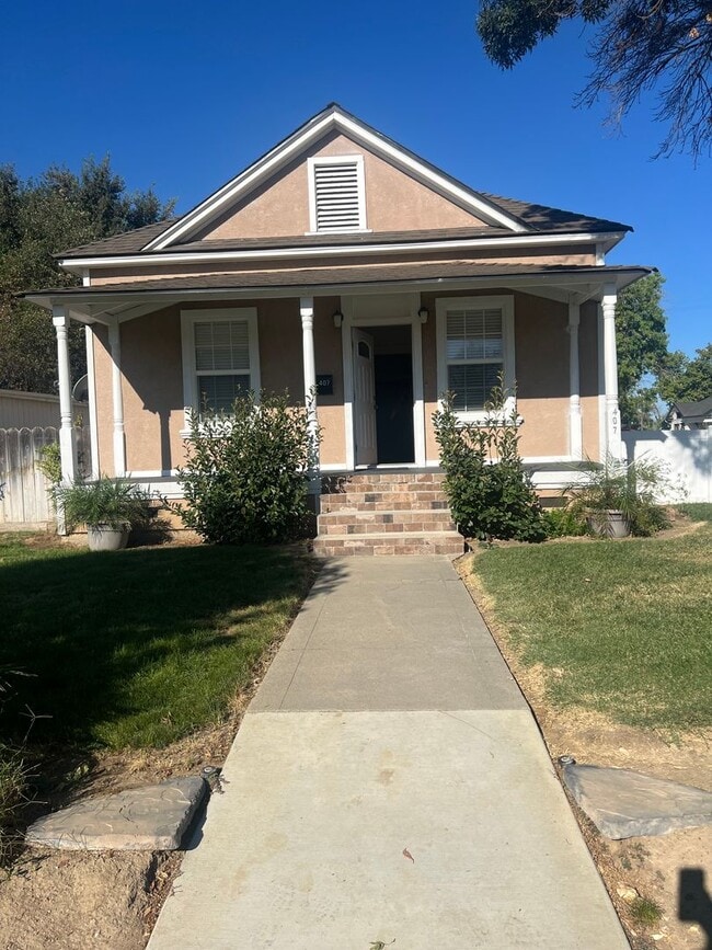 Building Photo - 407 6th St