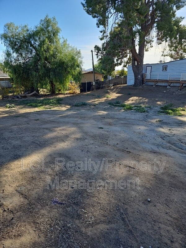 Building Photo - 21465 Club Dr