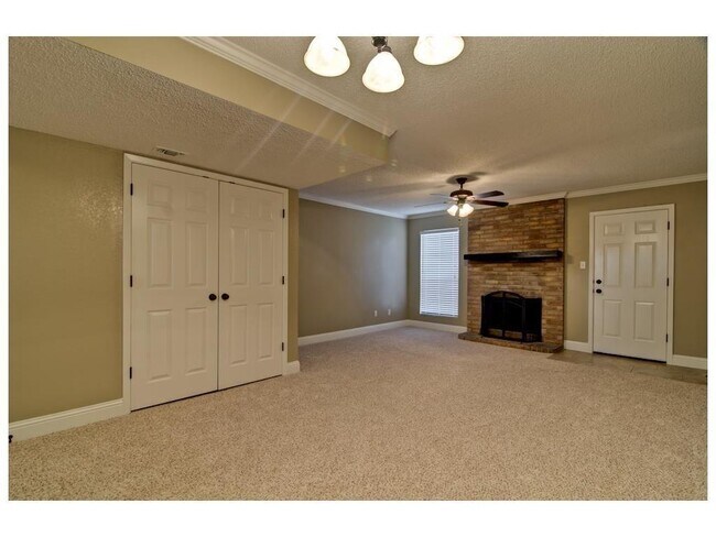 Building Photo - 7508 Chapin Rd