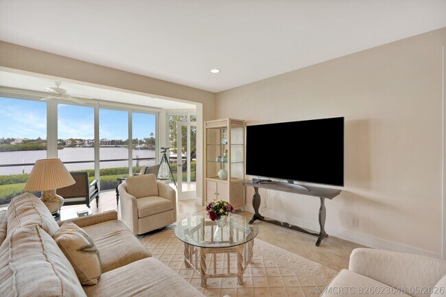 Foto del edificio - 2704 Captains Way