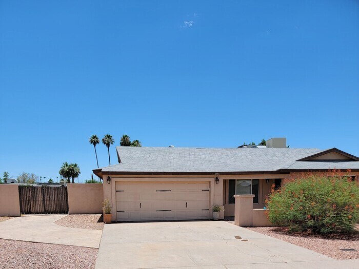 Primary Photo - Gorgeous Home For Rent in Tempe!