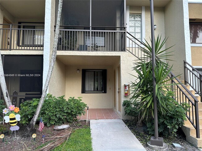 Foto del edificio - 424 Lakeview Dr