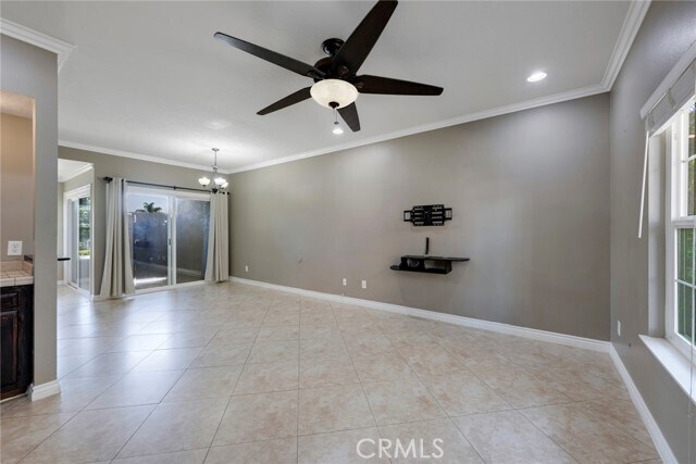 Foto del edificio - 343 E Chapman Ave