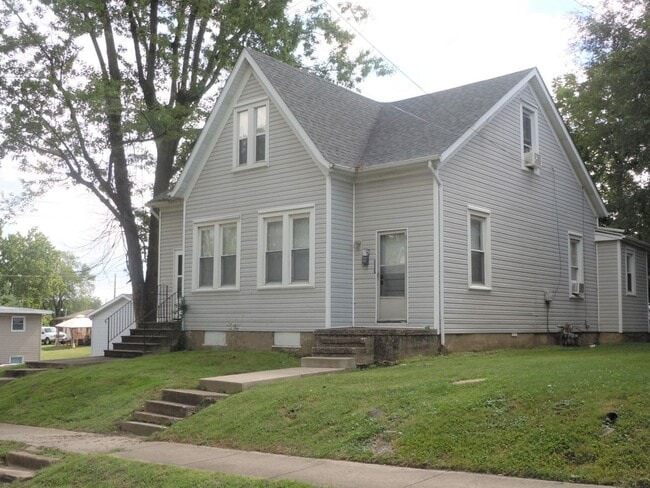 Photo - 227 S Chestnut St Apartment