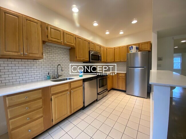 Foto del edificio - 1404 Beacon St