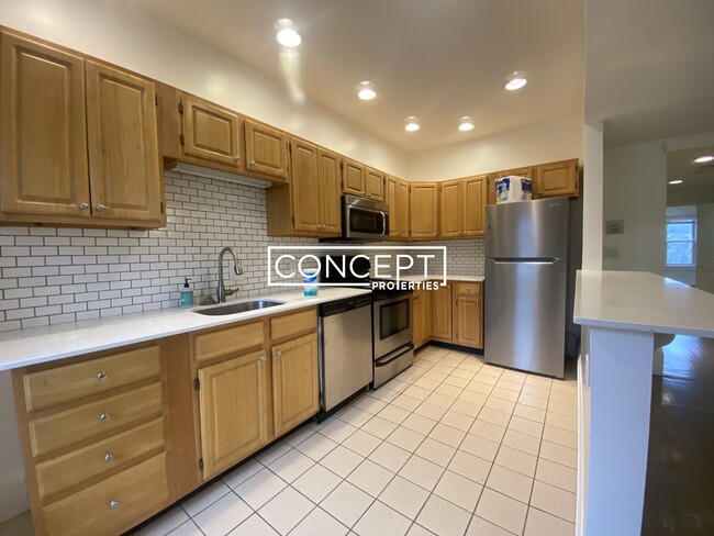 Building Photo - 1404 Beacon St