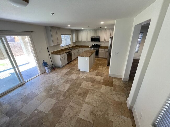 Foto del edificio - 668 Moonlight Stroll St