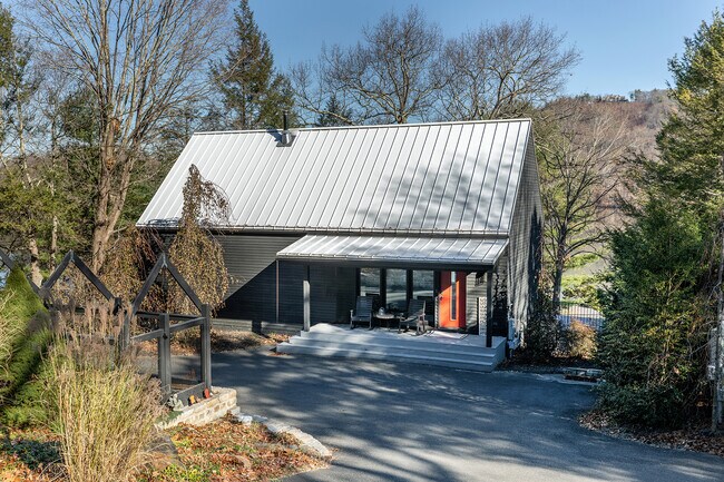 Building Photo - 29 Ledgewood Dr