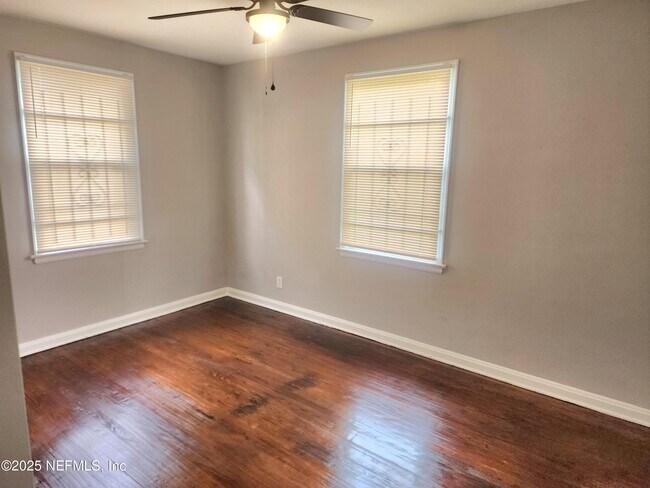 Foto del edificio - 1403 W 9th St