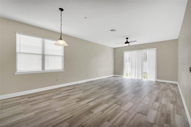Foto del edificio - 9878 Lake District Ln