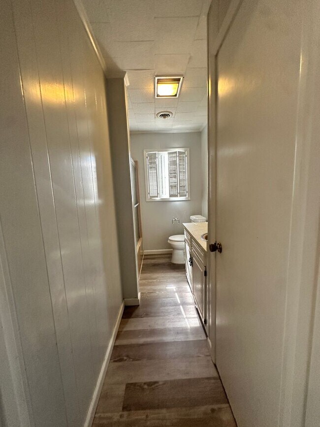 Building Photo - Great Home located in Small Town!