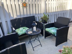 Building Photo - 726 Players Ct