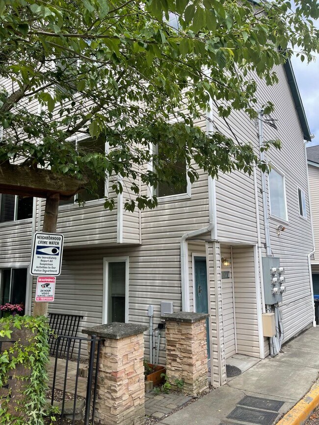 Foto del edificio - 2420 SW Holden St