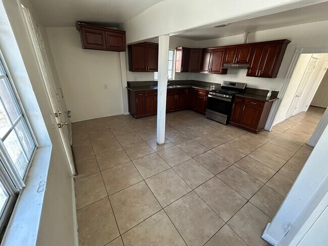 Foto del edificio - 4221 S Olive St