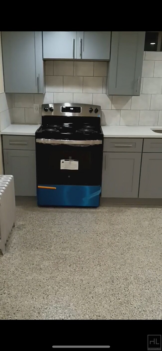 Foto del edificio - Studio Apartment In Renovated Two Family B...