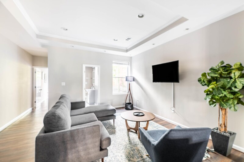 Foto principal - 1330 Fairmont St NW