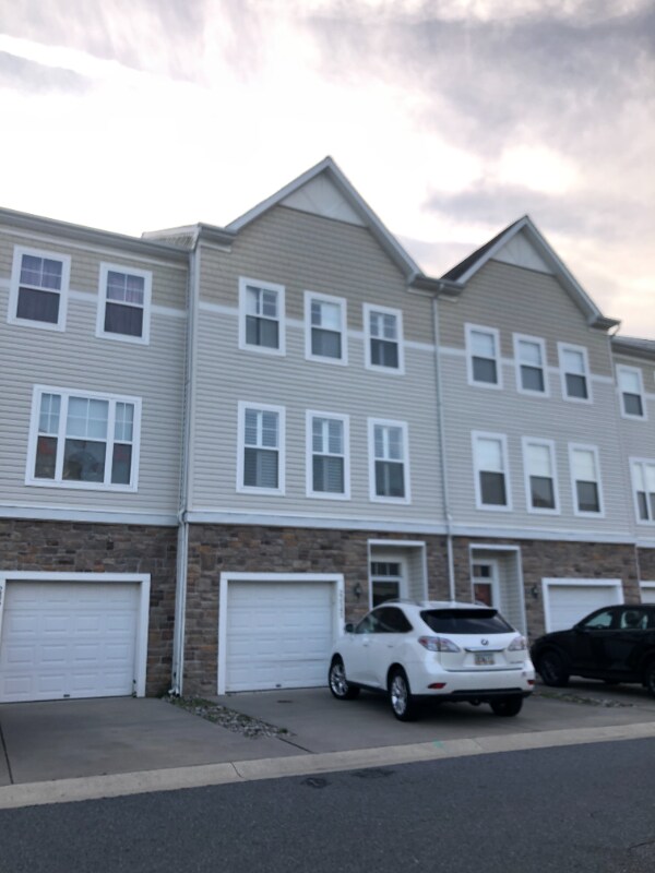 Foto principal - 23545 Devonshire Rd