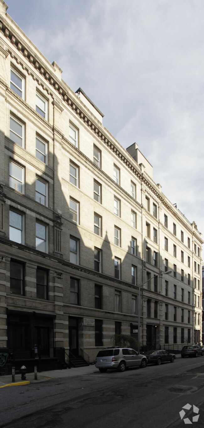Foto principal - 136 Watts St