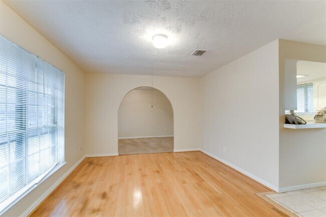Building Photo - 11017 Lera St
