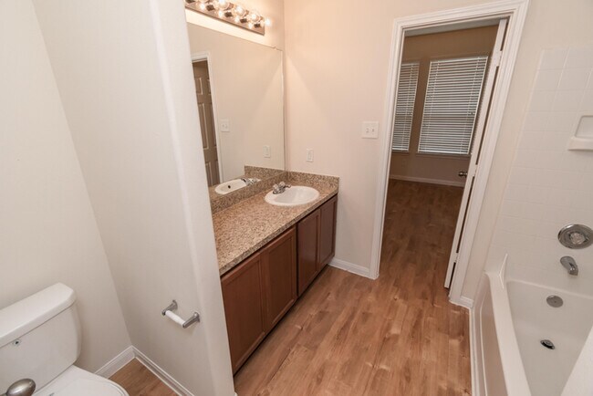 Foto del edificio - 13411 Ella Ridge Lane