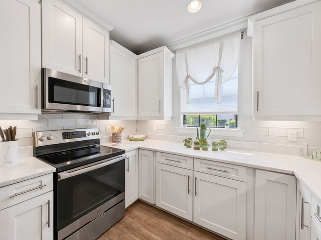 Building Photo - Exceptional opportunity to experience resort-style living in Esplanade Golf & Country Club