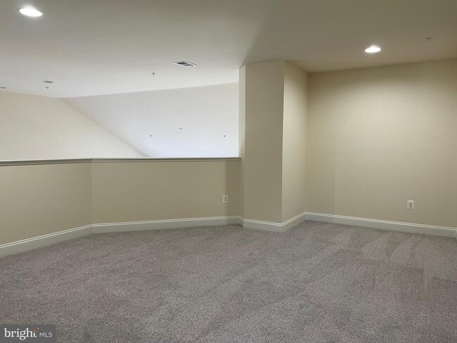 Building Photo - 706 Hidden Bluff Cir
