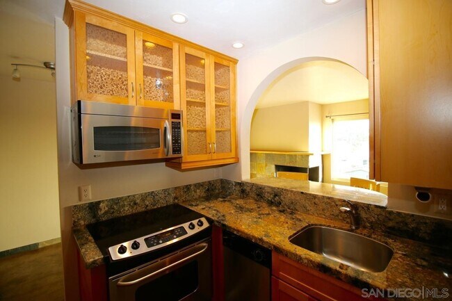 Foto del edificio - 5155 W Point Loma Blvd