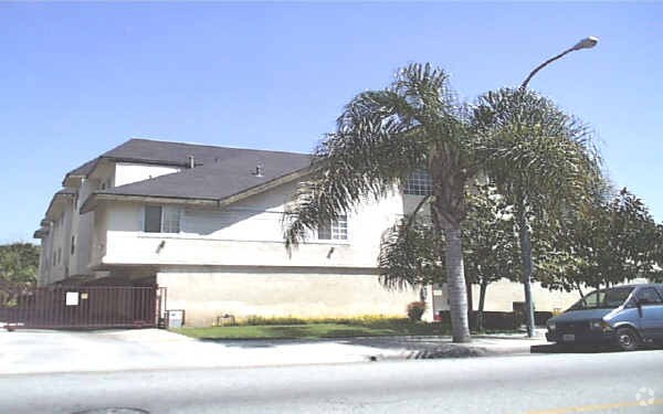 Primary Photo - 1805 W Commonwealth Ave