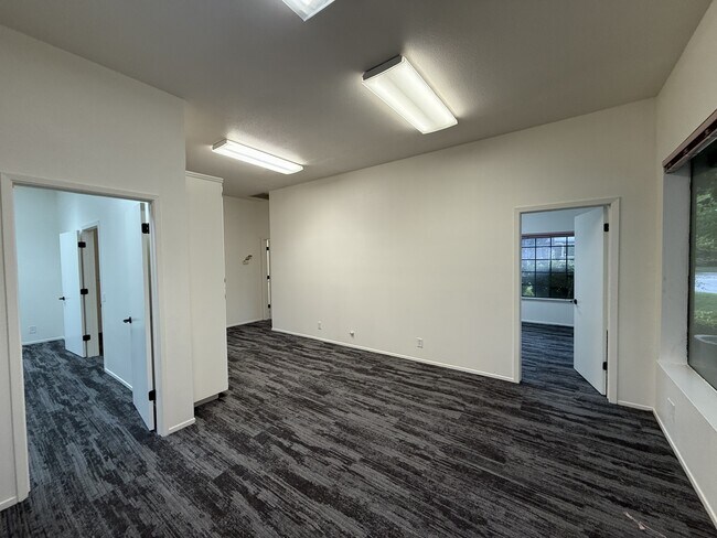Foto del edificio - 2889 Cohasset Rd