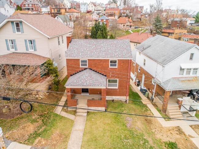 Foto del edificio - AVAILABLE MID-MARCH! Don’t miss this STUNNING 3 BEDROOM BRICK HOME LOCATED IN WEST VIEW!