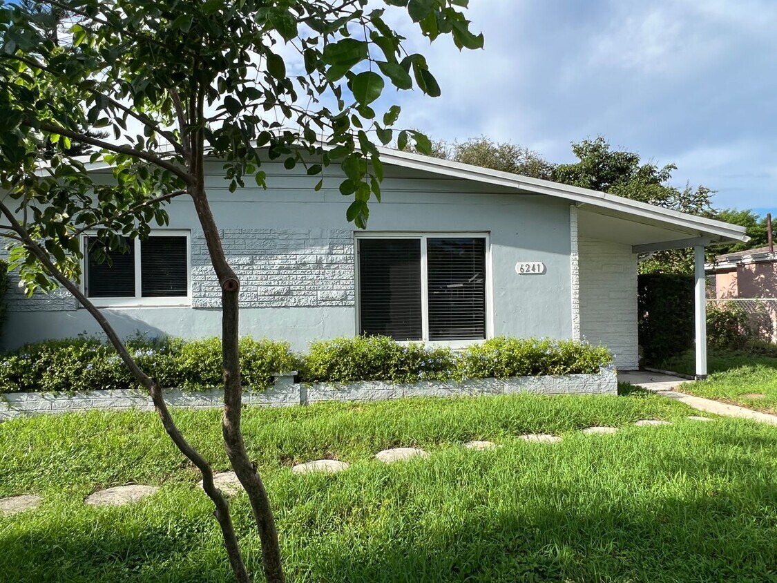 Foto principal - 6241 SW 38th Ct