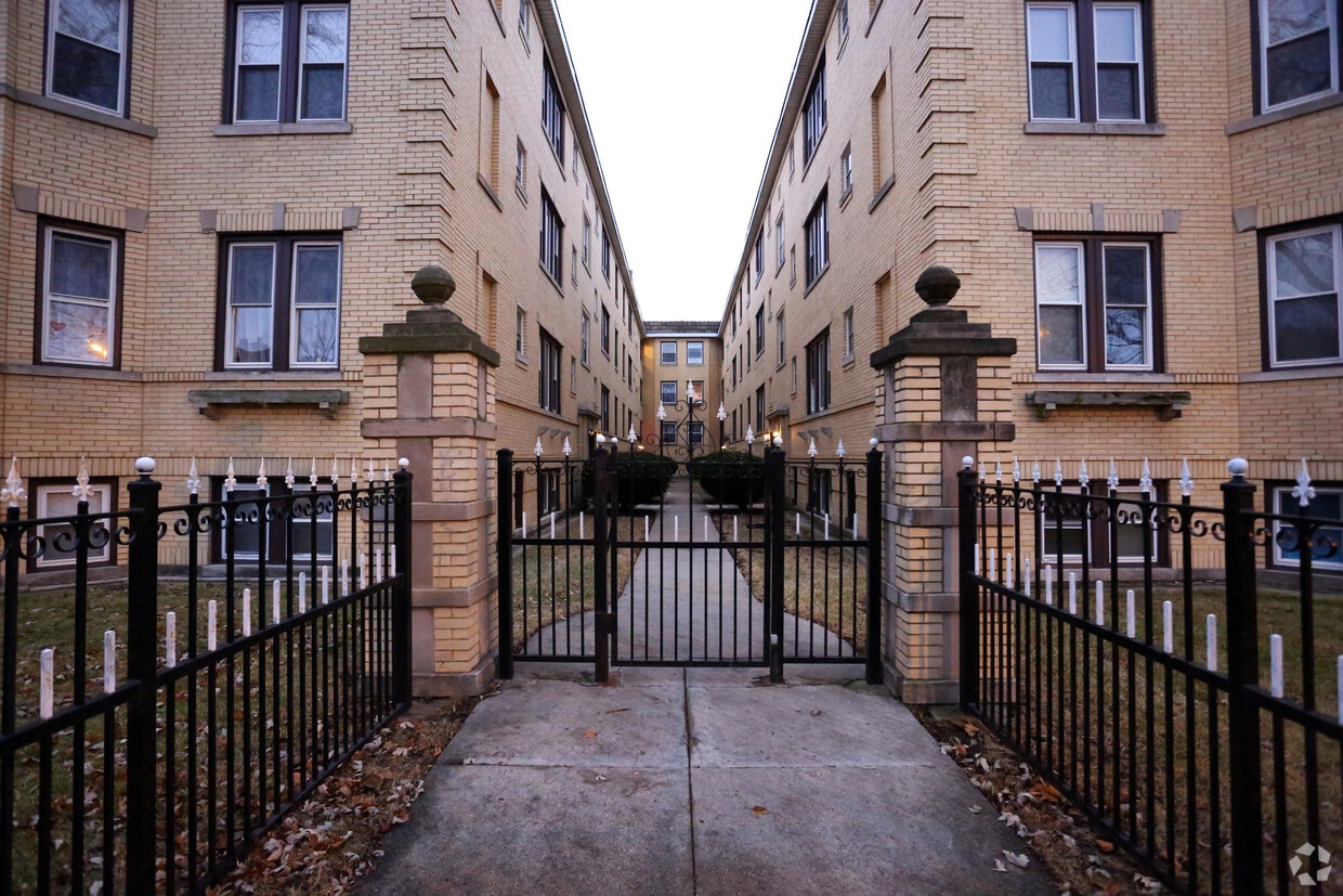 Building Photo - 3215 N Keating Ave