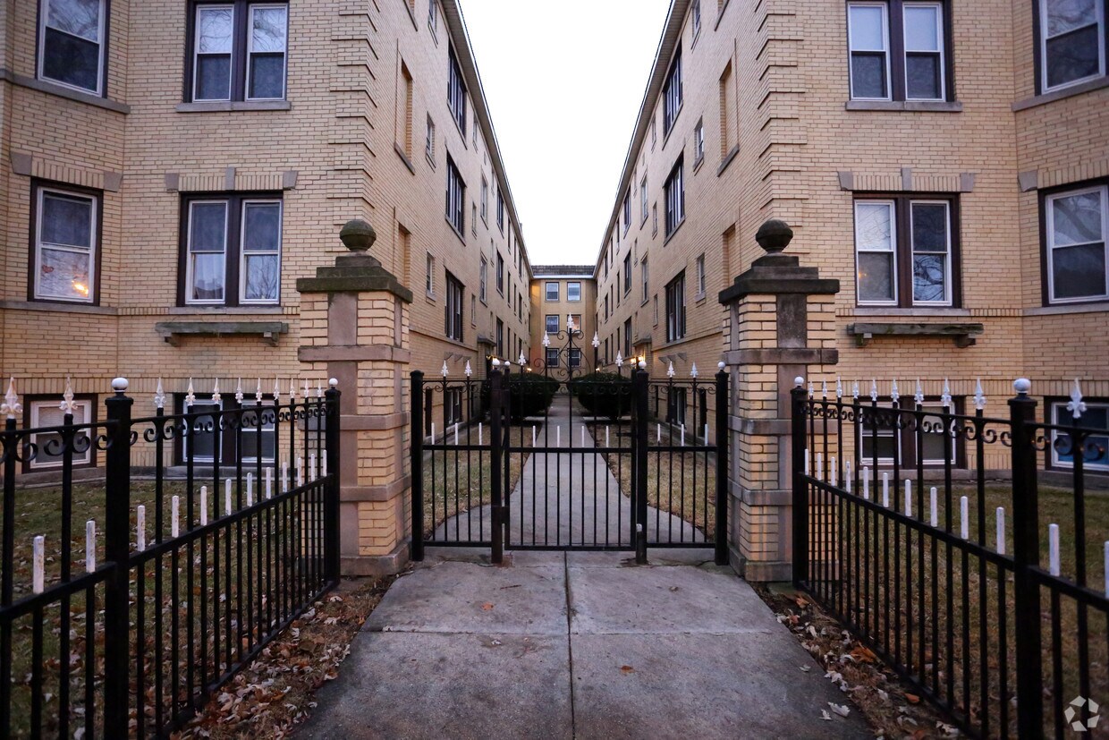 Foto del edificio - 3215 N Keating Ave