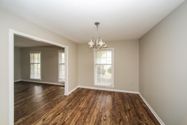 Building Photo - 3084 Kemper Dr