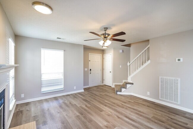Building Photo - 3106 Creekview Ln