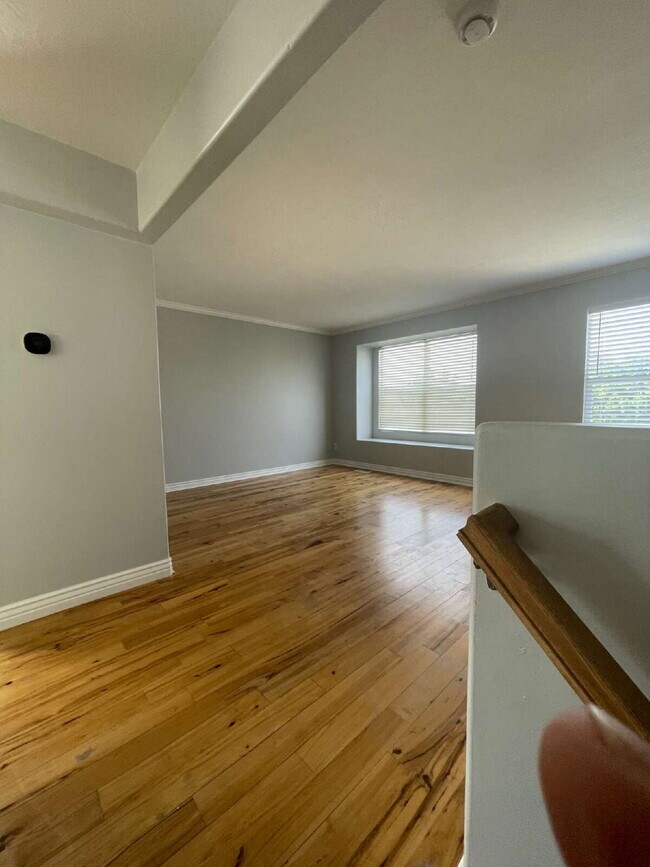 Foto del edificio - "Newly remodeled 3-Bed Townhouse with Scenic Views & Modern Elegance on Braidhill Drive!"