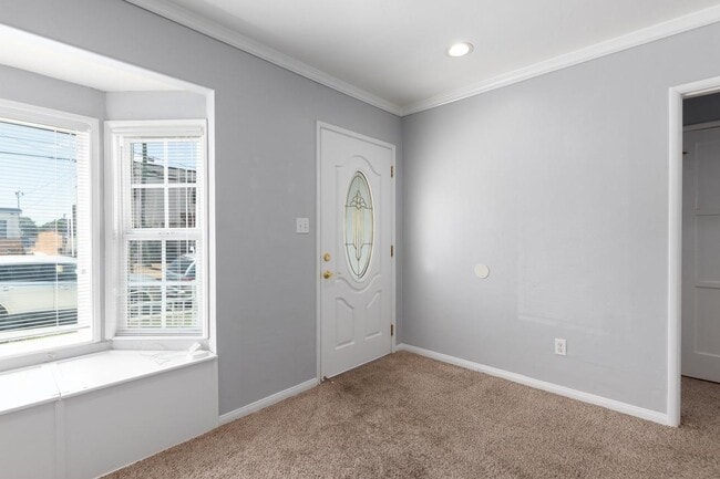 Building Photo - 4804 Iroquois Ave