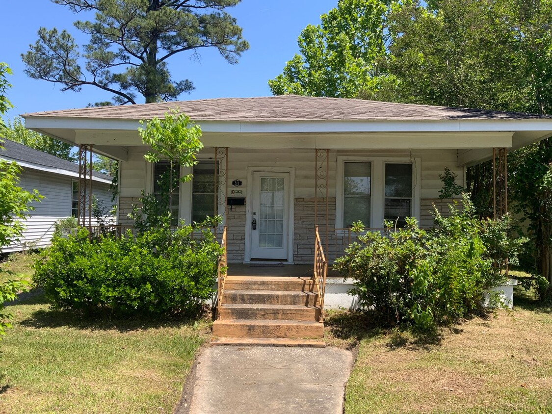 Primary Photo - DOWNTOWN WILMINGTON - 2 Bedroom - Bungalow...