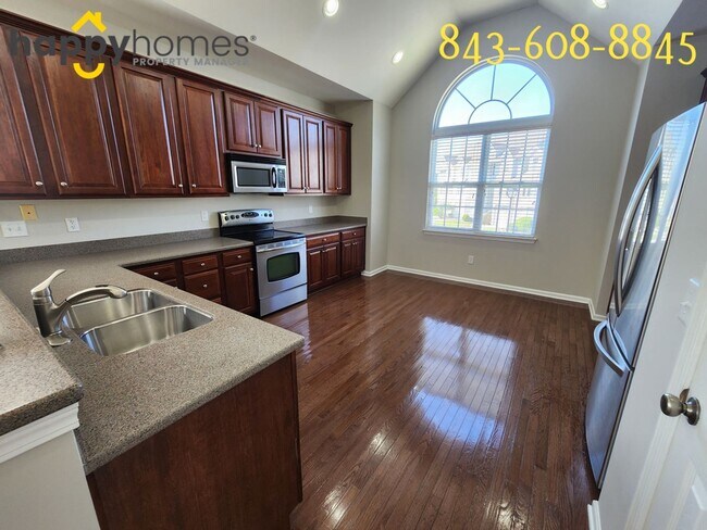 Building Photo - Amazing 3 Bed 2.5 Bath Elevated Townhouse Located in Marsh View on Johns Island!