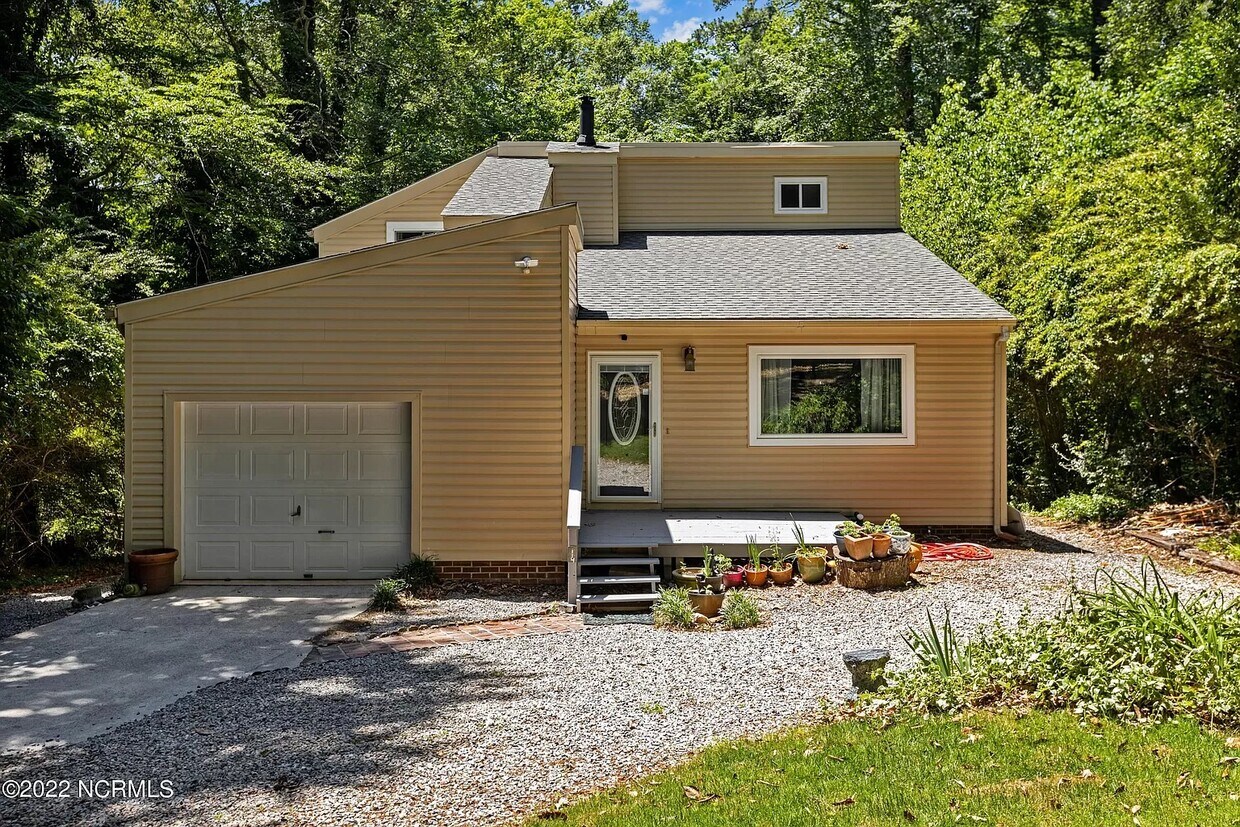 Primary Photo - 114 Hawthorne Rd