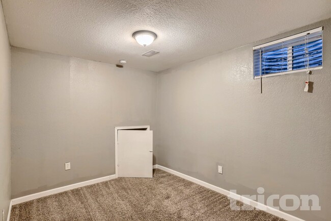 Building Photo - 895 S Garrison St