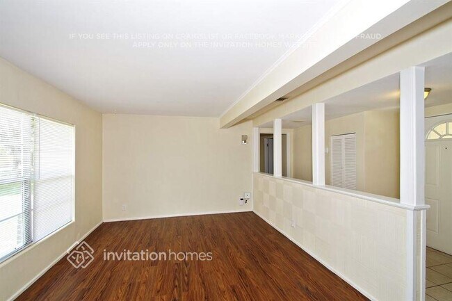 Building Photo - 717 Baywood Dr