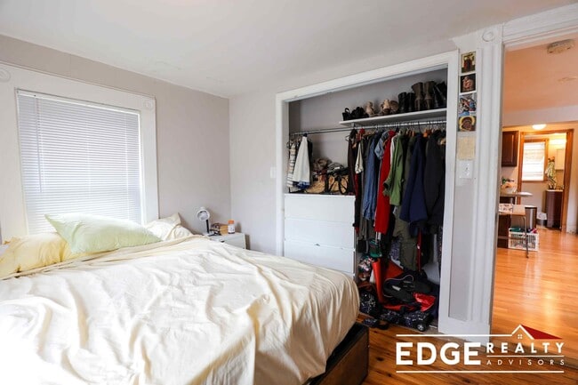 Foto del edificio - 13 Cottage Ln