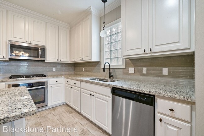 Building Photo - 4 br, 2 bath House - 2612 Cresthaven Ave