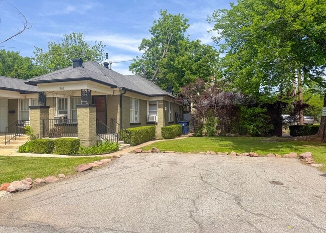 Building Photo - Charming 1-Bedroom Duplex with Storage Garage